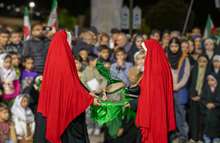 اعضای کانون پرورش فکری کودکان و نوجوانان استان کردستان، با اجرای نمایش میدانی «صحرای میناب»، پیوند میان مظلومیت شهدای کربلا و دانش‌آموزان شهید مدرسه شجره‌طیبه را در تجمعات شبانه شهر سنندج به تصویر کشیدند. ‌